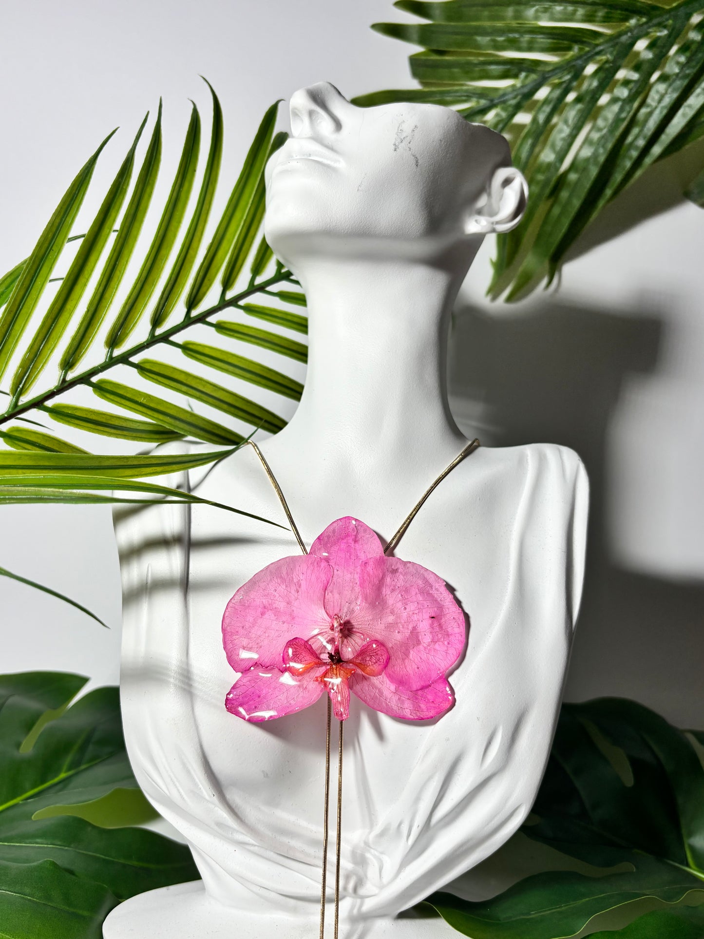 Ribbon-pink orchid necklace