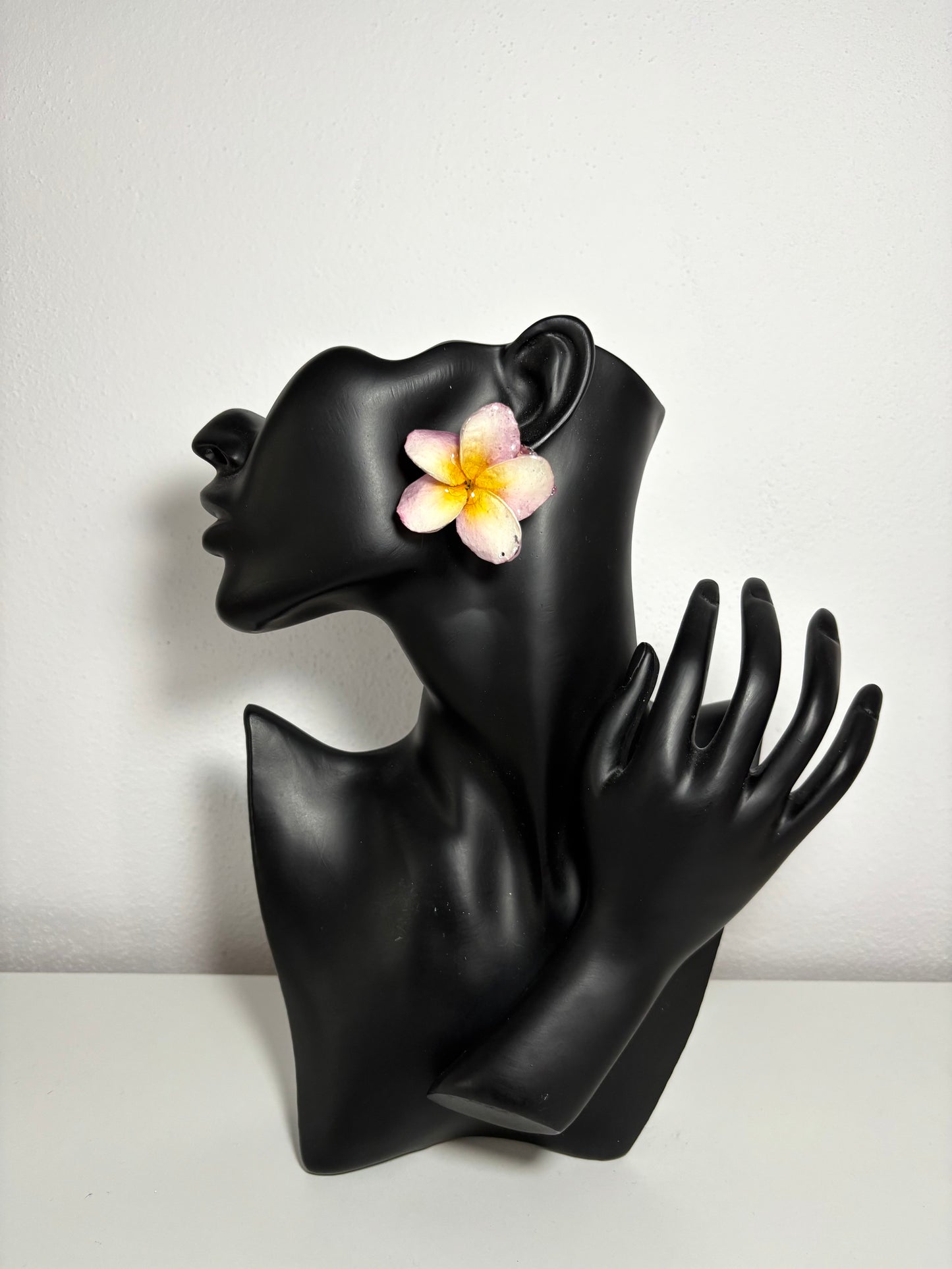 Cercei soft pink Plumeria