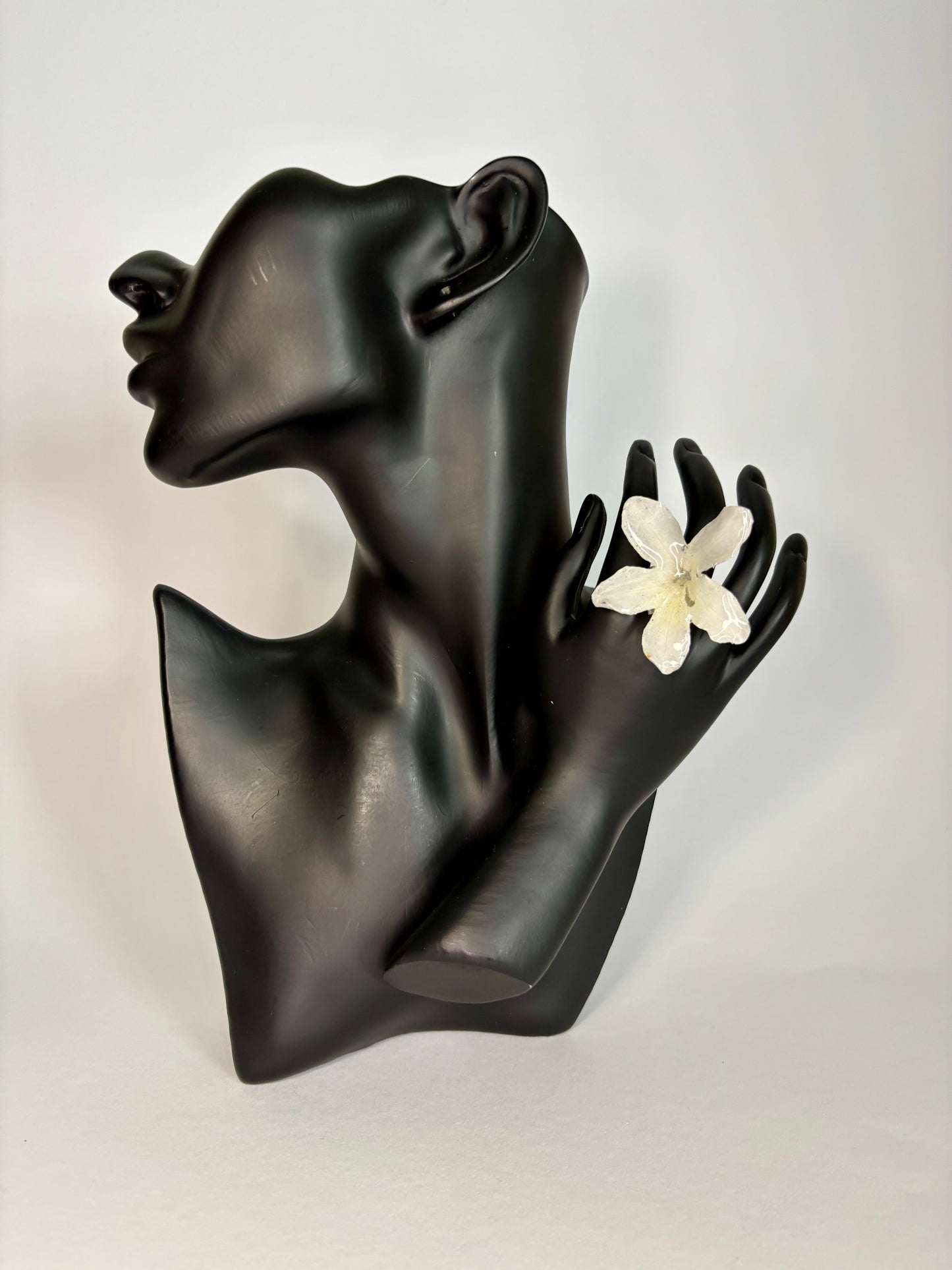 White hibiscus ring