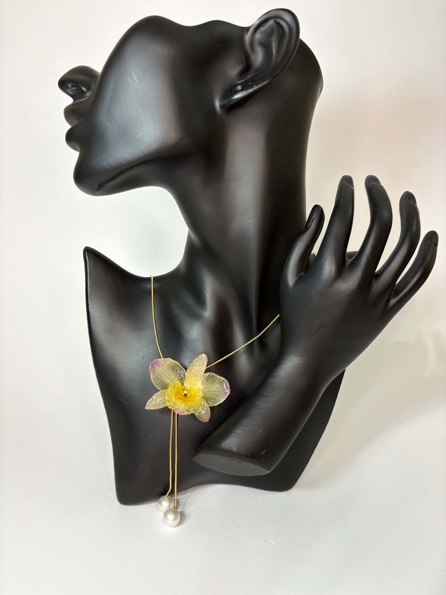 Tropical orchid 🌺🥥🌴