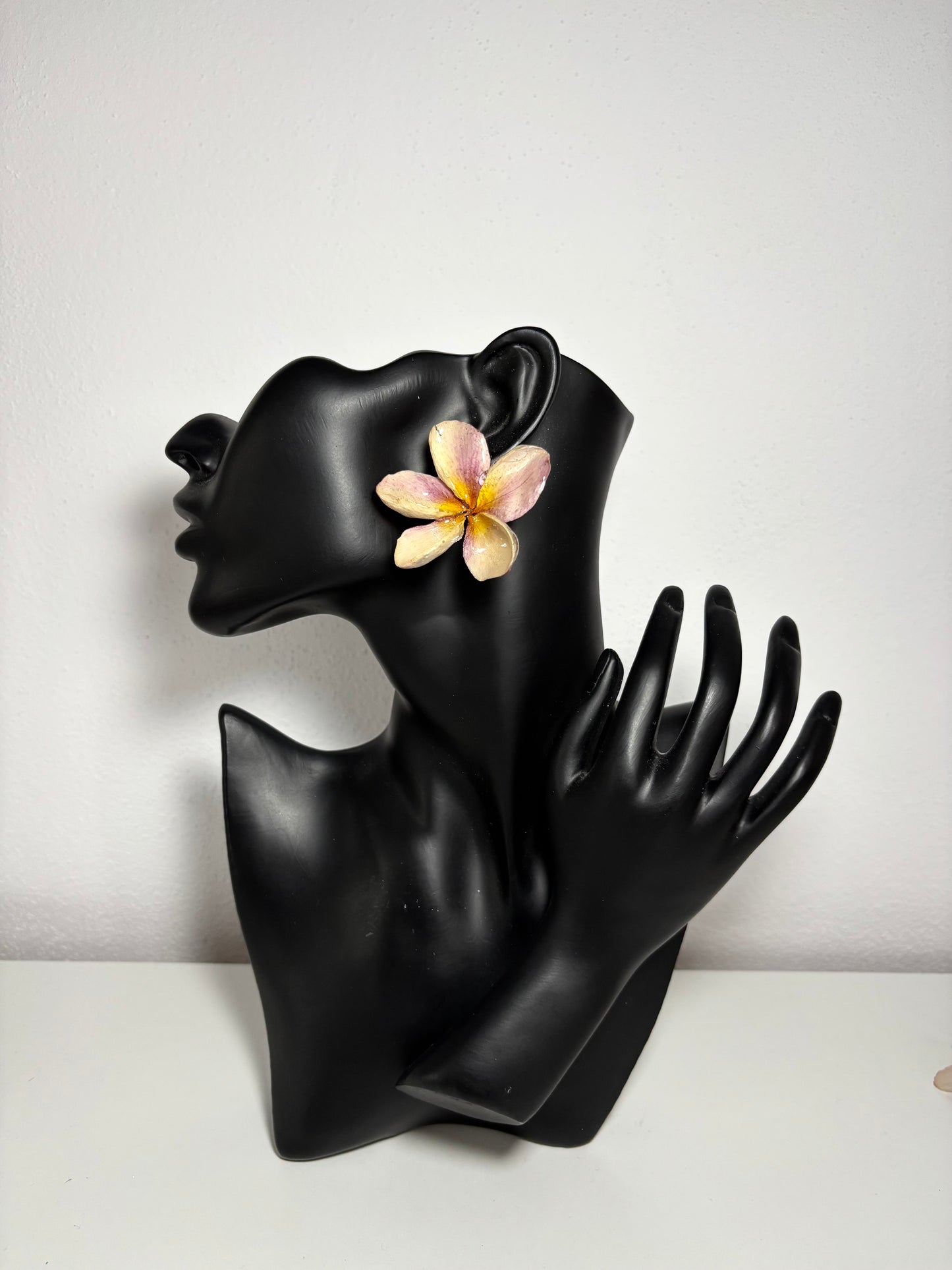 Honeykiss Plumeria earrings